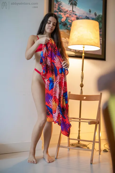 Tall Australian Undresses from a Dress to a Bikini – photo 12 of 21