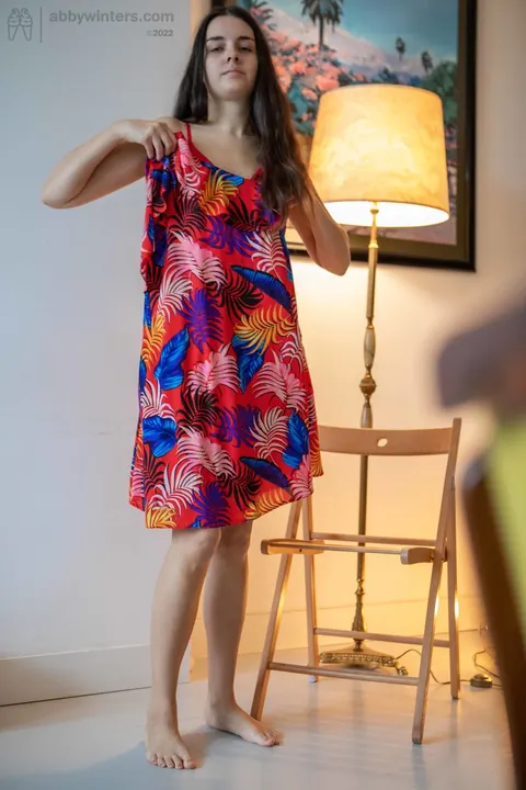 Tall Australian Undresses from a Dress to a Bikini – photo 17 of 21
