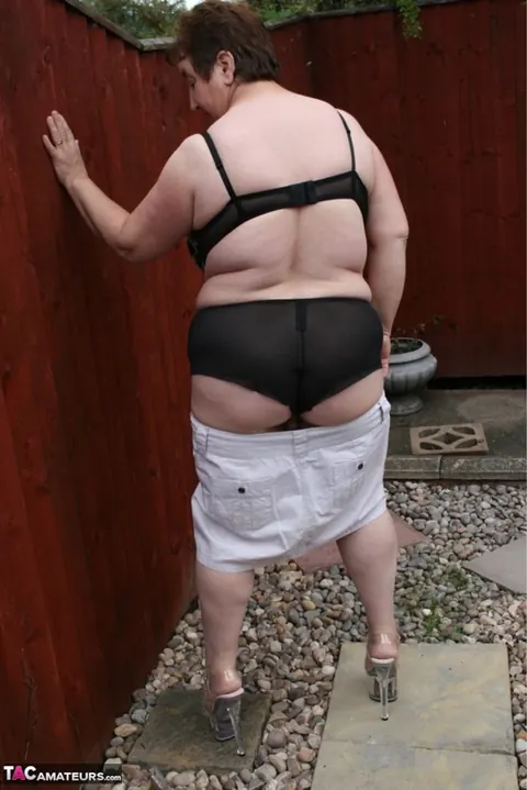 Kinky Carol: Mature British Redhead Undresses to Lingerie Outdoors – photo 13 of 16