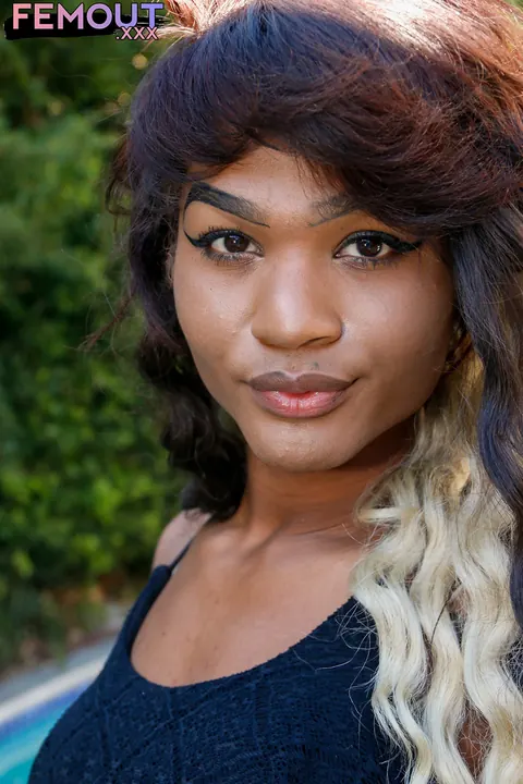 Hairy Trans Woman Poses Nude Outdoors Showing Her Body – photo 3 of 16