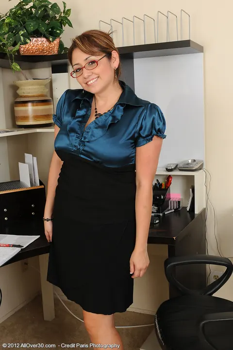 Jessica Zara: Curvy Brunette MILF with Big Tits Strips to Heels and Glasses in the Office – photo 3 of 13