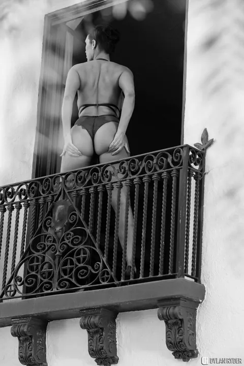 Dylan Ryder: Tall MILF Flaunts Her Big Tits in Lingerie on the Balcony – photo 17 of 17