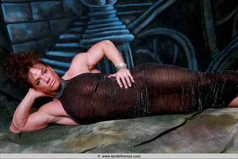 Thick Redhead MILF Strips Out of Her Skirt and Heels to Flex – photo 8 of 10
