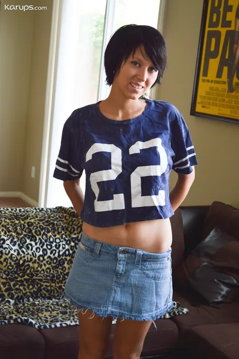 Short-Haired Brunette Lifts Her Skirt and Bares Her Shaved Pussy – photo 2 of 20