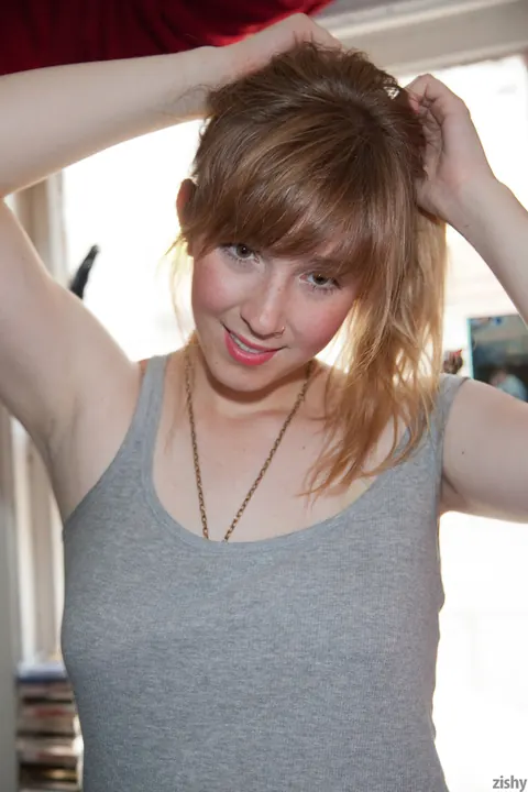 Taylor Salem: Woman with Natural Tits Poses Nude Outdoors in Glasses – photo 7 of 11