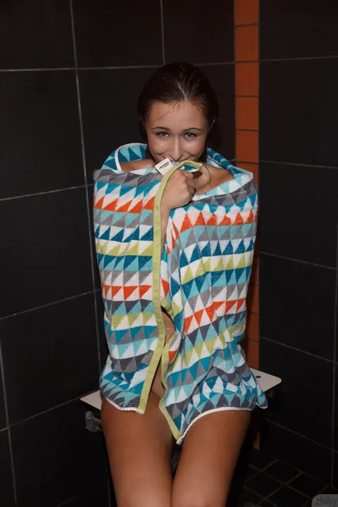 Anastasia Black: Tall Brunette Peels Off Her Yoga Pants to Reveal Bikini Outdoors – photo 11 of 11