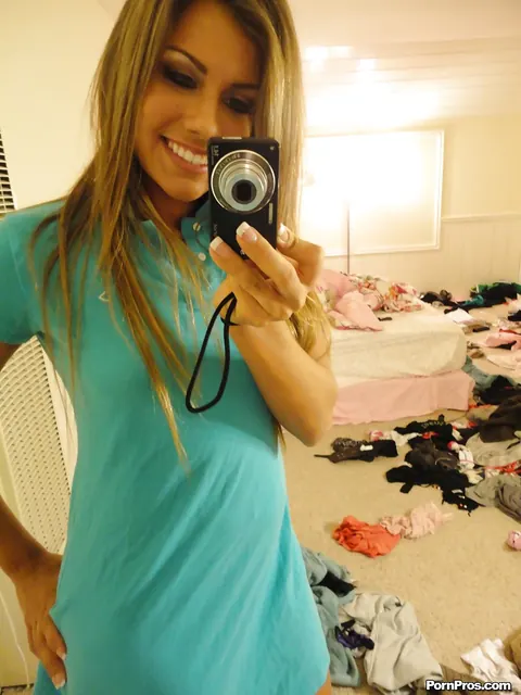 Bella Beyle: Tall Thick Latina Peels Off Her Shorts and Lingerie for Mirror Selfies – photo 2 of 16