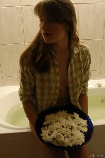 Busty Slim Woman Spreads Her Pussy in the Bathroom