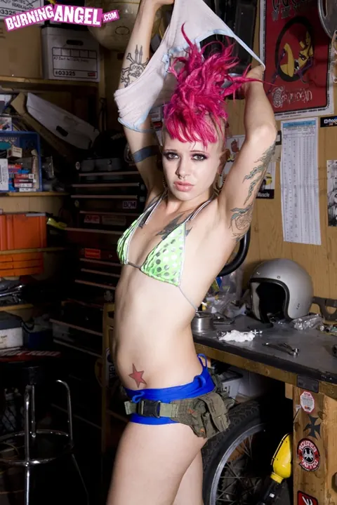 Thick Short-Haired Babe Strips Out of Her Shorts and Bikini – photo 4 of 17