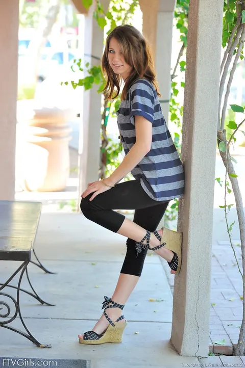 Allie Rose: Brunette Flashes Her Small Tits and Belly Piercing Outdoors – photo 5 of 20