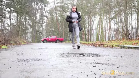 Viktoria Daniels: Czech Brunette Pisses in Winter Boots Outdoors – photo 1 of 15
