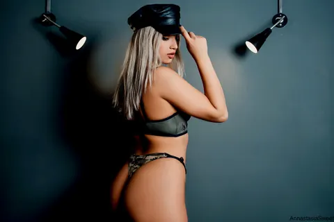 Annastasia Sweet: Busty Blonde Undresses and Shows Her Natural Tits and Ink – photo 5 of 12