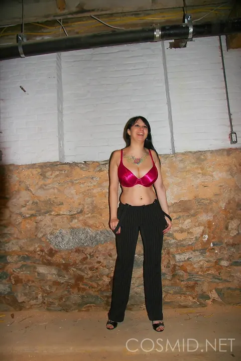 Jennique Adams: Thick Brunette in Lingerie Frees Big Natural Tits – photo 13 of 16
