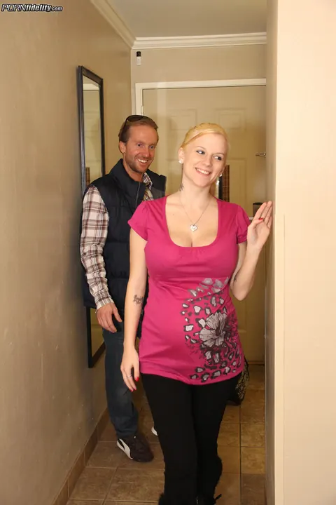 Haley Cummings: Blonde Pregnant MILF Shows Her Big Tits Outdoors – photo 16 of 16
