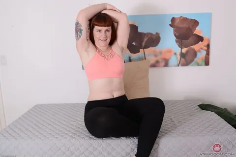 Barbary Rose: Redhead Reveals Her Hairy Armpits and Pussy – photo 2 of 21