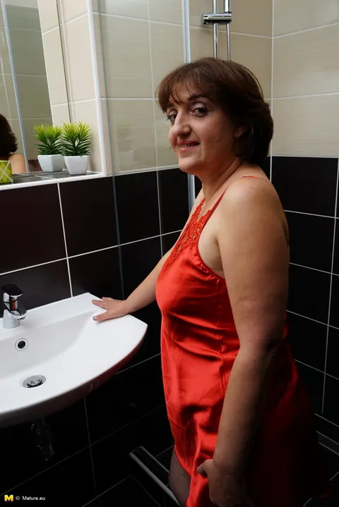 Mature BBW Strips Off Her Lingerie for Shower Masturbation – photo 5 of 16