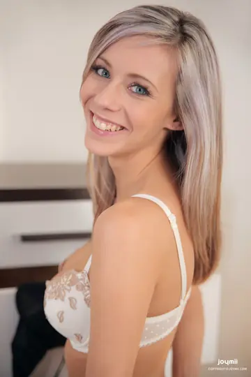 Tracy Smile – Busty Blonde in Panties Gives 69, Rides Cowgirl and Gets Fucked Doggy Style