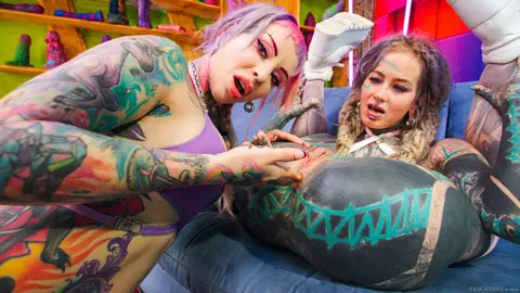 Anuskatzz: Tattooed Brunette Lesbians Lick Pussy and Share a Dildo – photo 13 of 15