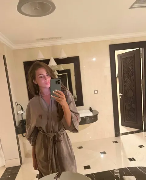 Busty European Brunette Flaunts Her Body in Selfies – photo 2 of 14