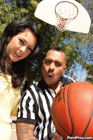 Jessica Valentino – Black-Haired Woman Sucks and Fucks a BBC