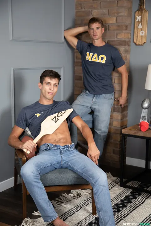 Hairy Men Strip Off Their Jeans for Gay Group Sex – photo 3 of 20