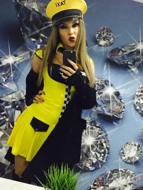 Aisha Devereaux: British Blonde in Uniform Skirt and Heels Shows Off Her Legs – photo 11 of 14