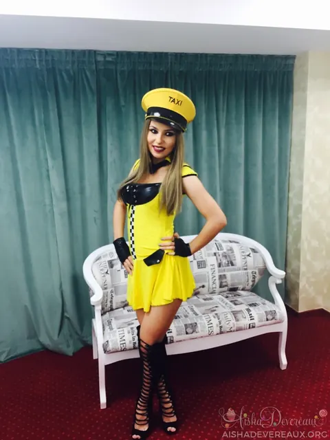 Aisha Devereaux: British Blonde in Uniform Skirt and Heels Shows Off Her Legs – photo 13 of 14
