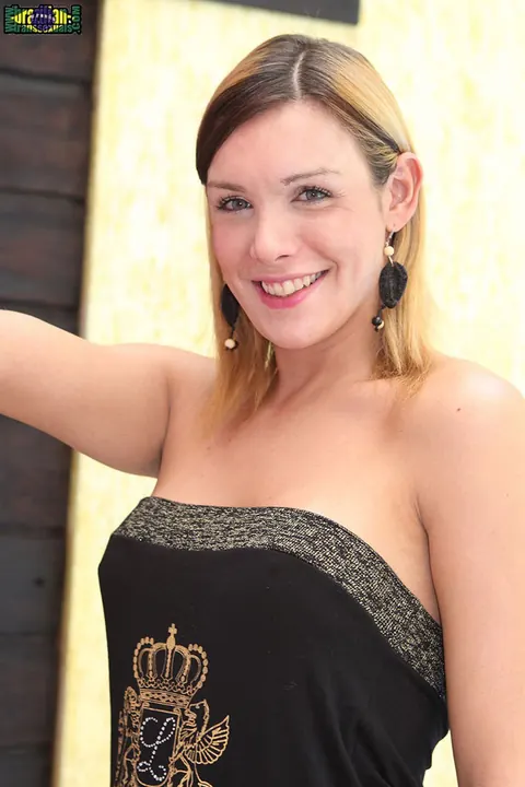 Brazilian Trans Woman Strips Nude and Spreads Her Legs – photo 1 of 15