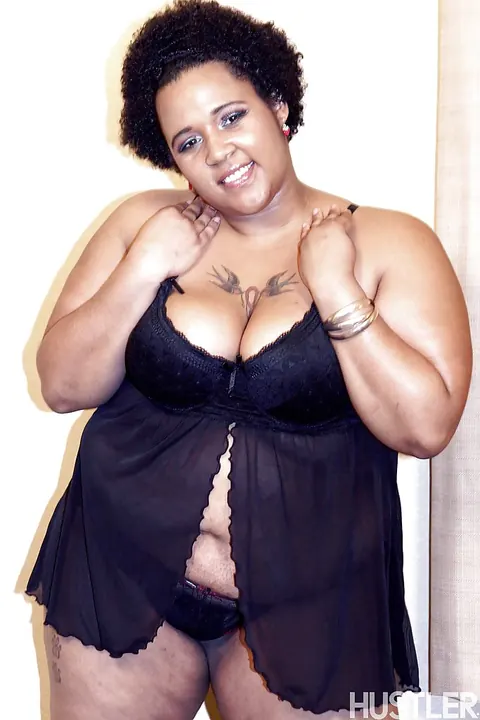 BBW Strips Off Her Lingerie to Show Her Big Ass in Heels – photo 2 of 16