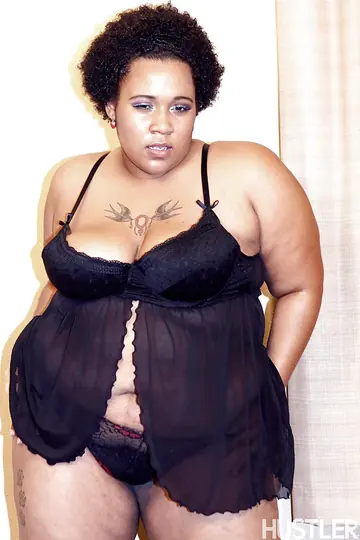 BBW Strips Off Her Lingerie to Show Her Big Ass in Heels