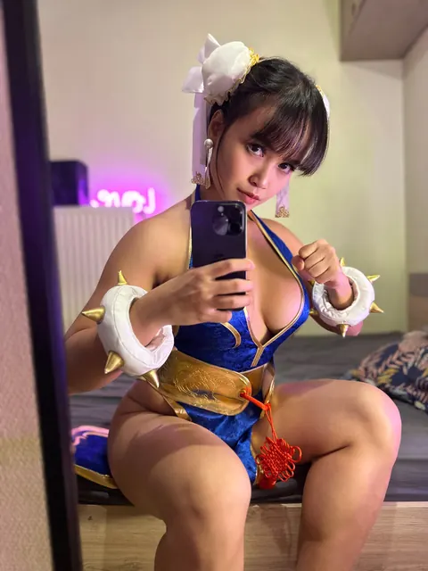 Slim Asian Brunette Shows Big Cleavage in Selfie – photo 10 of 10
