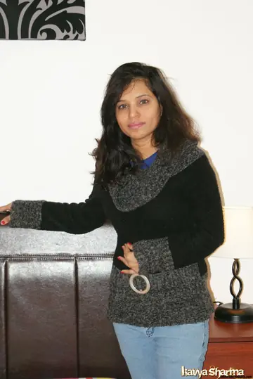 Indian MILF Strips Out of Her Jeans and Yoga Pants to Masturbate