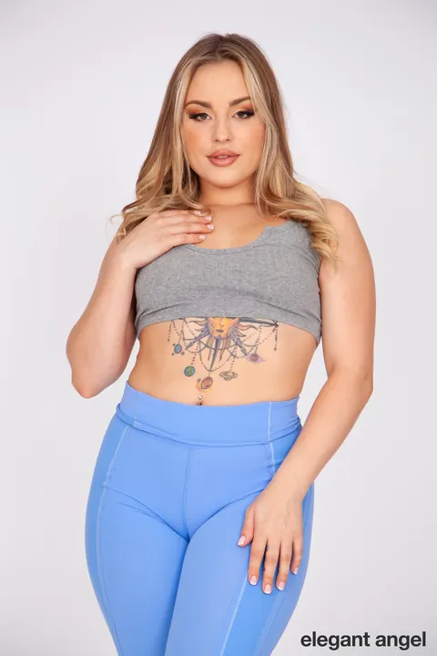 Anna Claire Clouds: Curvy Blonde and Tattooed Brunette Share Interracial Threesome – photo 1 of 21