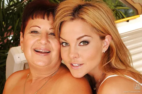 Lawanda: Curvy Blonde MILF Licks and Fingers Her Lesbian Lover – photo 3 of 16