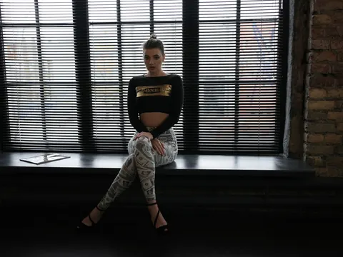Melena A: Slim Brunette Undresses to Show Her Tattooed Body – photo 1 of 15