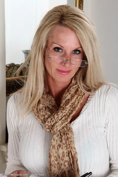 Mason Vonne: Busty Blonde MILF Spreads Her Ass in Stockings – photo 2 of 10