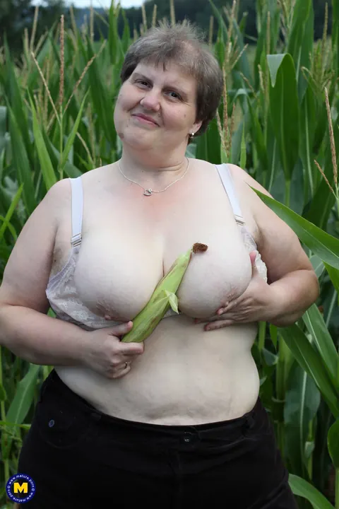 Thick European MILF Strips and Fingers Her Pussy in a Corn Field – photo 5 of 21