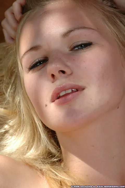 Anna Smart: Blonde Strips Off Her Panties and Spreads Her Pussy – photo 17 of 20