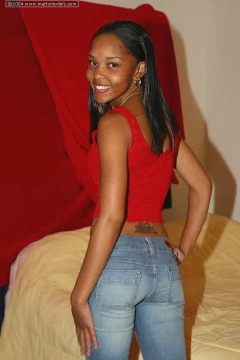 Ebony Babe Strips Out of Her Jeans to Socks and Spreads – photo 4 of 16