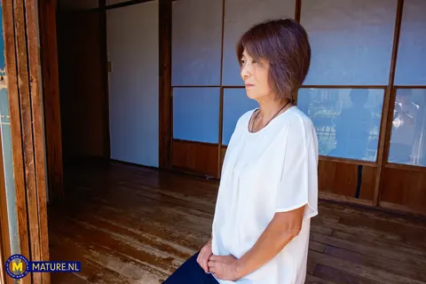 Short-Haired Japanese MILF Undresses and Facesits – photo 1 of 20