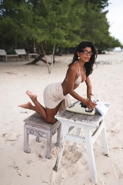 Tita Sahara: Tanned Asian Brunette Strips Off Her Bikini on the Beach – photo 3 of 20