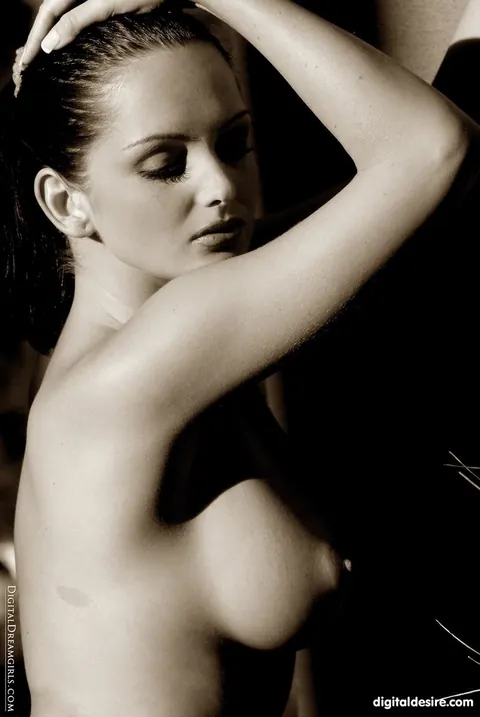 Sandra Shine: Tall Brunette Shows Her Natural Tits and Tattoo – photo 11 of 21