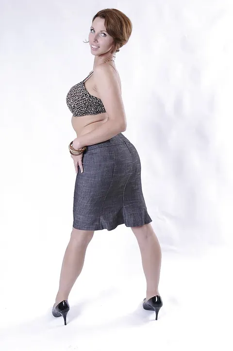 Destiny Porter: Thick Redhead MILF Strips Out of Her Skirt and Heels – photo 4 of 16