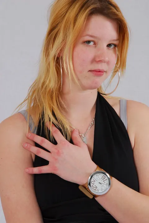 Redhead in High Heels Poses and Shows Off a Cuff Watch – photo 11 of 16