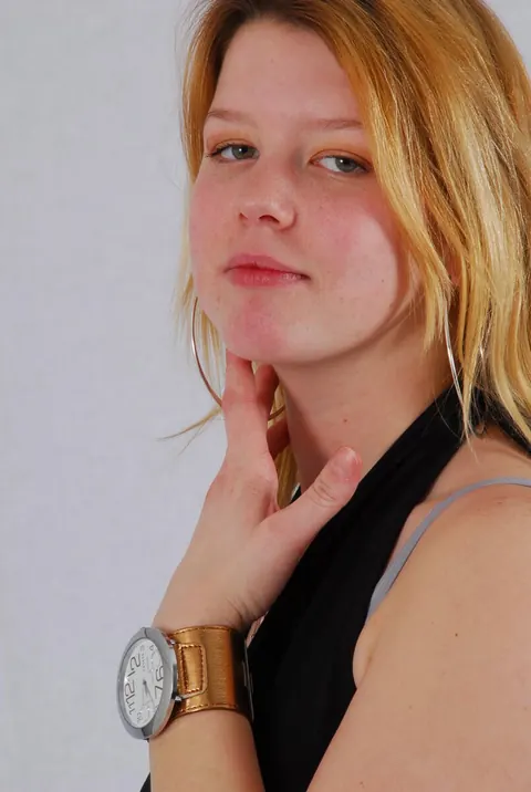 Redhead in High Heels Poses and Shows Off a Cuff Watch – photo 4 of 16