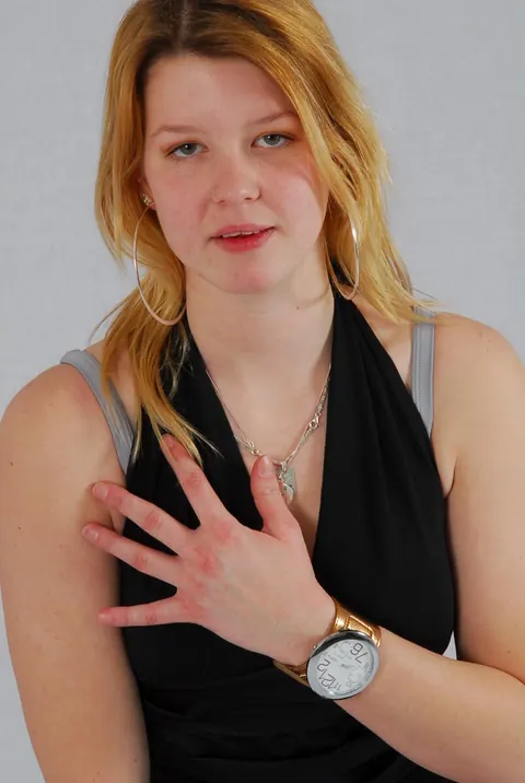 Redhead in High Heels Poses and Shows Off a Cuff Watch – photo 10 of 16