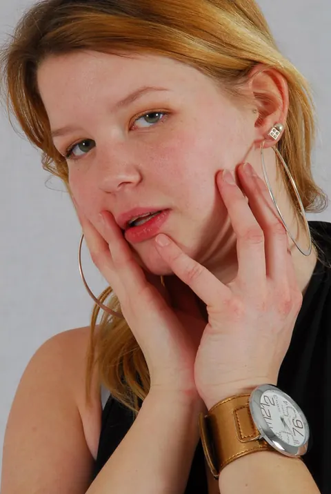 Redhead in High Heels Poses and Shows Off a Cuff Watch – photo 14 of 16