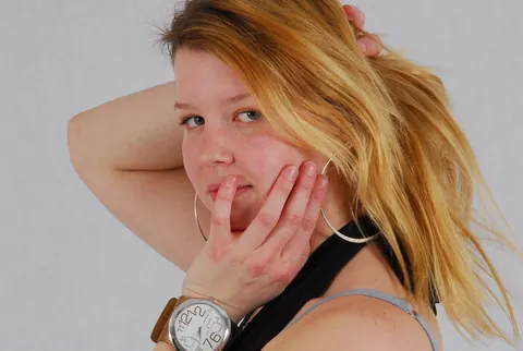 Redhead in High Heels Poses and Shows Off a Cuff Watch – photo 8 of 16