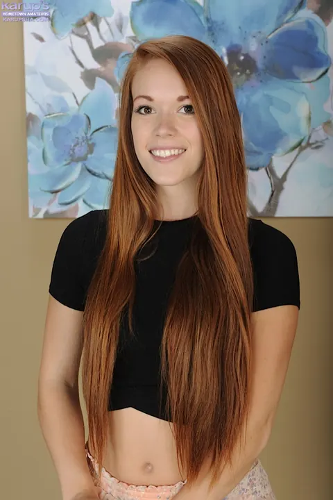 Kimberly Brix: Redhead Pulls Panties Aside and Spreads Her Pussy – photo 1 of 16