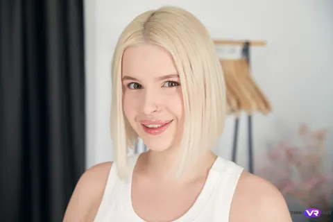 Eliz Benson: Busty Blonde Spreads Her Pink Pussy Wide – photo 1 of 21